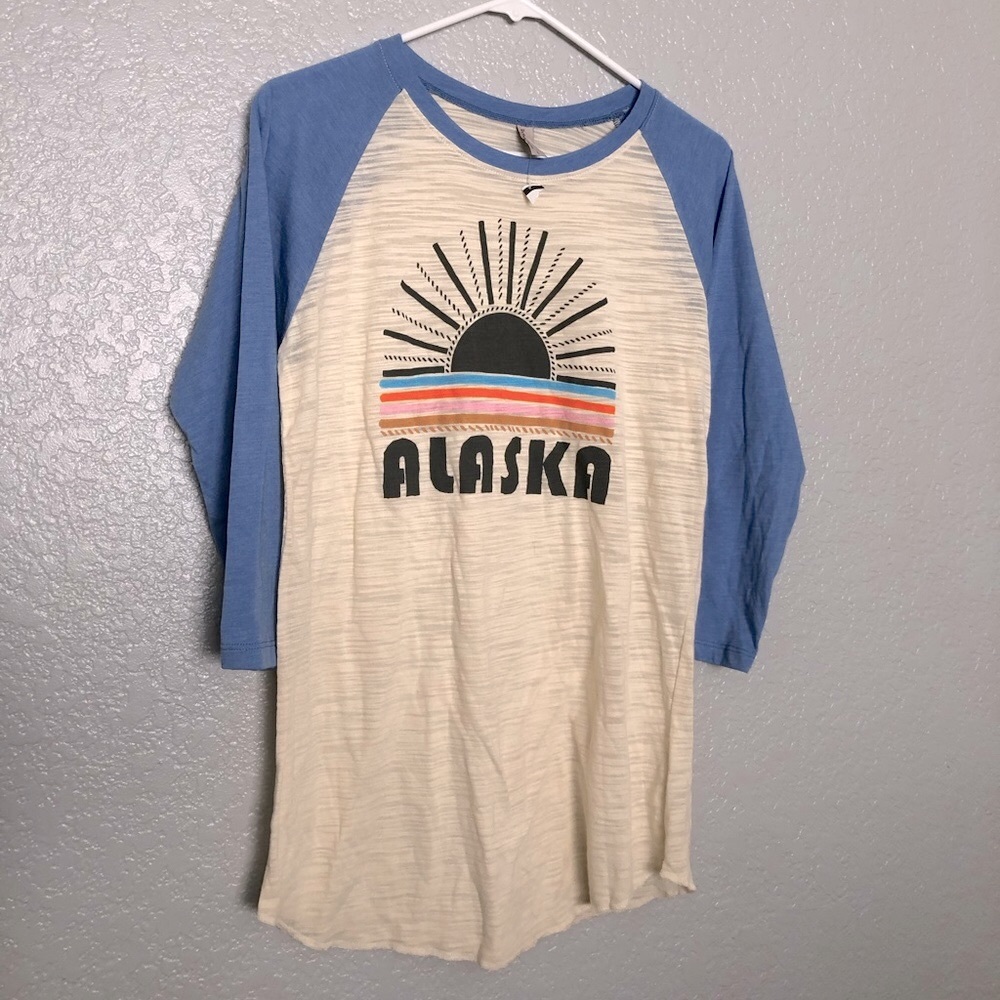 NWT 3/4 Sleeve Sheer Alaska Top ❄️